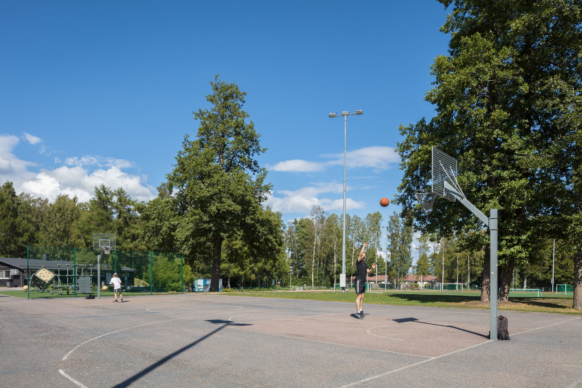 Kuva toimipisteestä: Lauttasaaren liikuntapuisto / Koripallokenttä